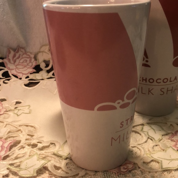 DONATED Three vintage ceramic milk shake glasses 5.5”x3.25” - Picture 5 of 13